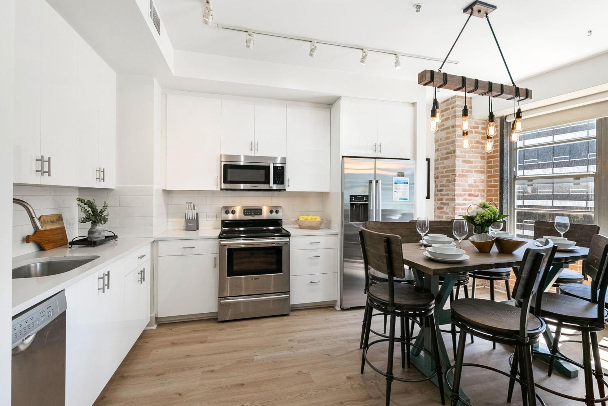 Modern & Fully Furnished In The Heart Of The Nueva Orleans